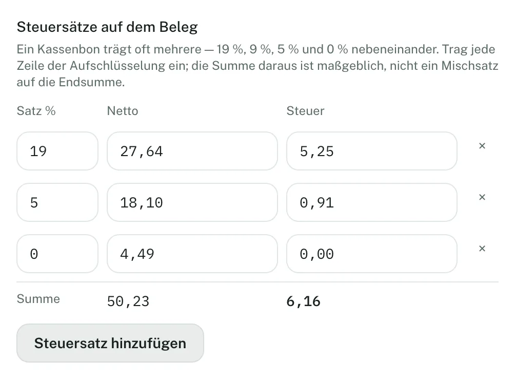 Ein Kassenbon mit drei Sätzen — jede Zeile einzeln, die Summe daraus ist maßgeblich.
